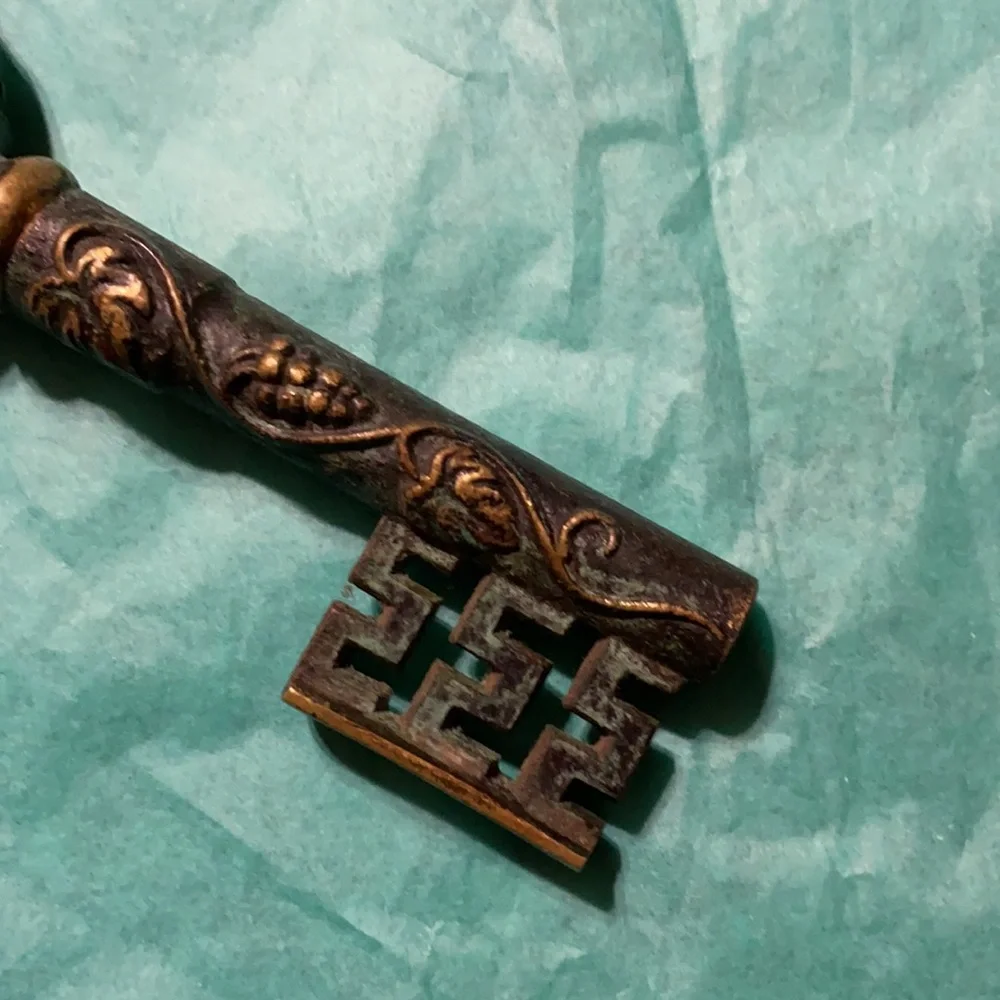Cool wine cork opener, heavy metal pieces (2)